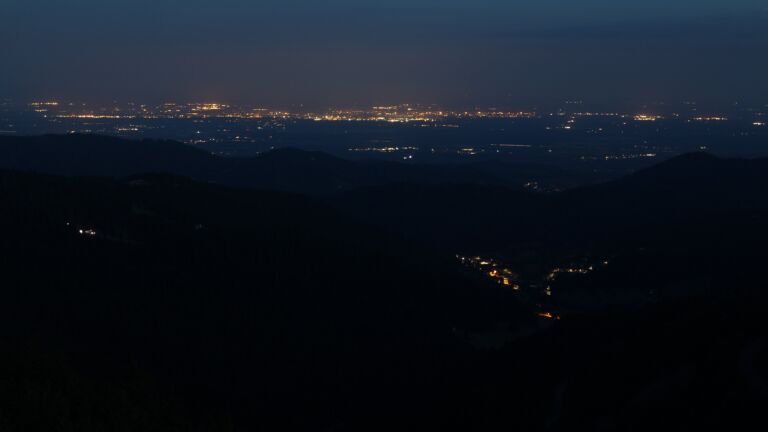 Dieses Bild zeigt eine Webcam-Aufnahme vom Achertal, aufgenommen am Donnerstag, den 10.07.2025 um 04:30 Uhr. Die Temperatur betrug 11.4°C.