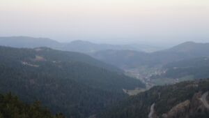 Dieses Bild zeigt eine Webcam-Aufnahme vom Achertal, aufgenommen am Dienstag, den 10.03.2026 um 07:10 Uhr. Die Temperatur betrug 8.9°C.