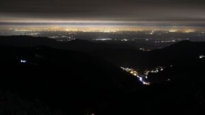 Dieses Bild zeigt eine Webcam-Aufnahme vom Achertal, aufgenommen am Donnerstag, den 27.11.2025 um 23:30 Uhr. Die Temperatur betrug -0.5°C.