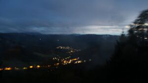 Dieses Bild zeigt eine Webcam-Aufnahme vom Achertal, aufgenommen am Mittwoch, den 13.05.2026 um 21:40 Uhr. Die Temperatur betrug 4.8°C.