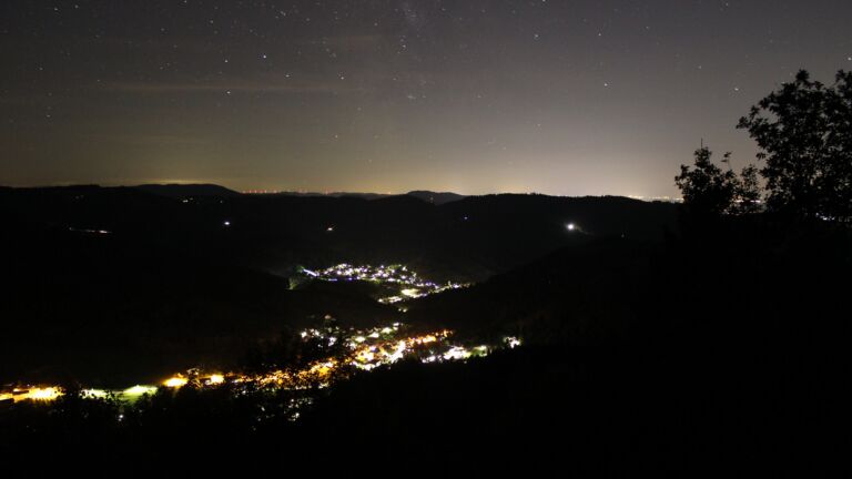 Dieses Bild zeigt eine Webcam-Aufnahme vom Achertal, aufgenommen am Samstag, den 05.09.2026 um 23:30 Uhr. Die Temperatur betrug 16°C.