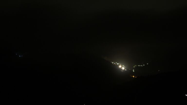Dieses Bild zeigt eine Webcam-Aufnahme vom Achertal, aufgenommen am Samstag, den 27.09.2025 um 03:30 Uhr. Die Temperatur betrug 6.4°C.