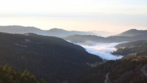 Dieses Bild zeigt eine Webcam-Aufnahme vom Achertal, aufgenommen am Sonntag, den 21.12.2025 um 16:10 Uhr. Die Temperatur betrug 6.2°C.