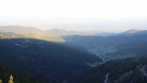 Dieses Bild zeigt eine Webcam-Aufnahme vom Achertal, aufgenommen am Dienstag, den 07.04.2026 um 07:30 Uhr. Die Temperatur betrug 9.9°C.