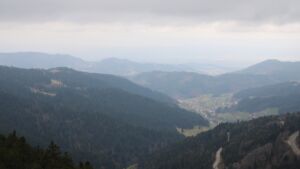 Dieses Bild zeigt eine Webcam-Aufnahme vom Achertal, aufgenommen am Samstag, den 28.02.2026 um 12:30 Uhr. Die Temperatur betrug 5.4°C.