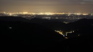 Dieses Bild zeigt eine Webcam-Aufnahme vom Achertal, aufgenommen am Samstag, den 02.05.2026 um 22:10 Uhr. Die Temperatur betrug 17.1°C.