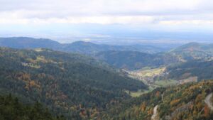 Dieses Bild zeigt eine Webcam-Aufnahme vom Achertal, aufgenommen am Mittwoch, den 15.10.2025 um 12:40 Uhr. Die Temperatur betrug 7.4°C.