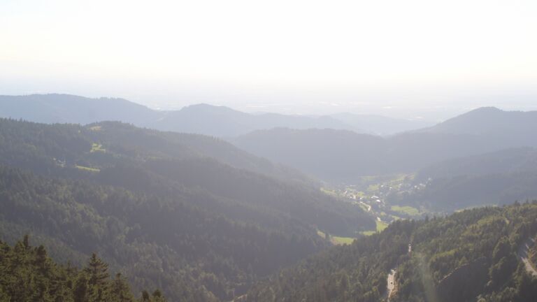 Dieses Bild zeigt eine Webcam-Aufnahme vom Achertal, aufgenommen am Donnerstag, den 07.08.2025 um 19:20 Uhr. Die Temperatur betrug 20.2°C.