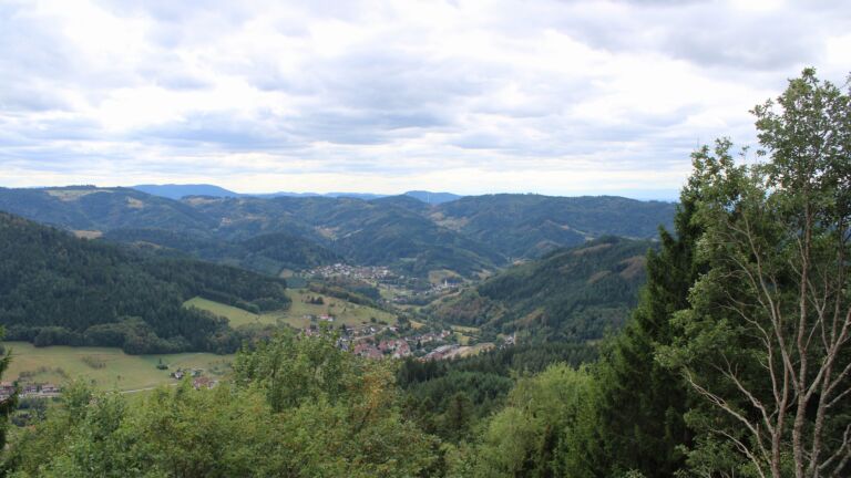 Dieses Bild zeigt eine Webcam-Aufnahme vom Achertal, aufgenommen am Samstag, den 29.08.2026 um 15:10 Uhr. Die Temperatur betrug 21°C.