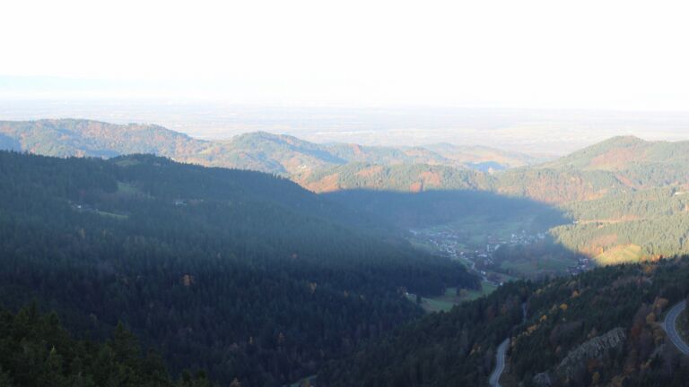 Dieses Bild zeigt eine Webcam-Aufnahme vom Achertal, aufgenommen am Dienstag, den 04.11.2025 um 08:20 Uhr. Die Temperatur betrug 6.4°C.