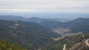 Dieses Bild zeigt eine Webcam-Aufnahme vom Achertal, aufgenommen am Mittwoch, den 10.12.2025 um 11:10 Uhr. Die Temperatur betrug 6.4°C.