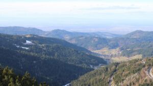 Dieses Bild zeigt eine Webcam-Aufnahme vom Achertal, aufgenommen am Freitag, den 16.01.2026 um 12:00 Uhr. Die Temperatur betrug 8.7°C.