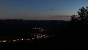 Dieses Bild zeigt eine Webcam-Aufnahme vom Achertal, aufgenommen am Samstag, den 22.08.2026 um 21:30 Uhr. Die Temperatur betrug 14.7°C.