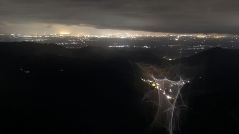 Dieses Bild zeigt eine Webcam-Aufnahme vom Achertal, aufgenommen am Samstag, den 03.05.2025 um 22:20 Uhr. Die Temperatur betrug 11.1°C.