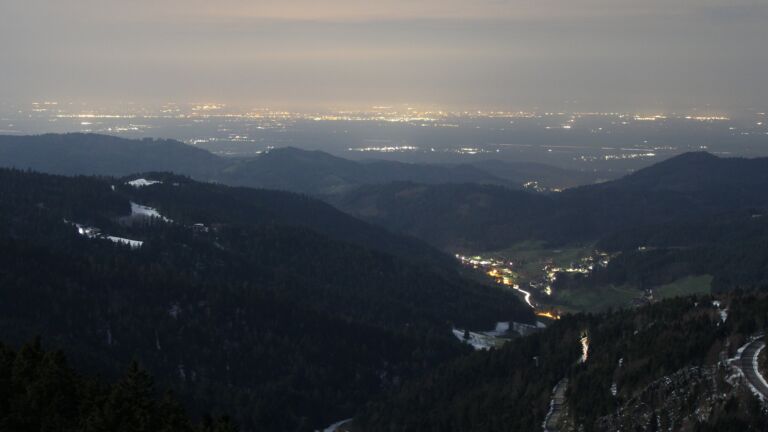 Dieses Bild zeigt eine Webcam-Aufnahme vom Achertal, aufgenommen am Freitag, den 03.04.2026 um 02:30 Uhr. Die Temperatur betrug 2.6°C.