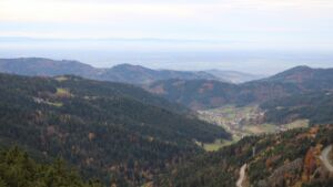 Dieses Bild zeigt eine Webcam-Aufnahme vom Achertal, aufgenommen am Freitag, den 31.10.2025 um 15:50 Uhr. Die Temperatur betrug 10.8°C.