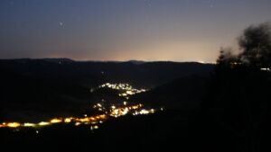 Dieses Bild zeigt eine Webcam-Aufnahme vom Achertal, aufgenommen am Mittwoch, den 12.08.2026 um 04:50 Uhr. Die Temperatur betrug 19.7°C.