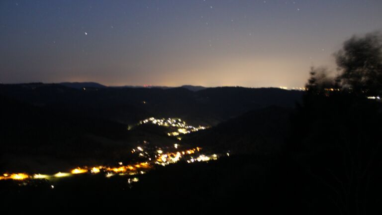 Dieses Bild zeigt eine Webcam-Aufnahme vom Achertal, aufgenommen am Mittwoch, den 12.08.2026 um 04:50 Uhr. Die Temperatur betrug 19.7°C.