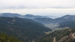 Dieses Bild zeigt eine Webcam-Aufnahme vom Achertal, aufgenommen am Donnerstag, den 04.12.2025 um 12:40 Uhr. Die Temperatur betrug 2°C.