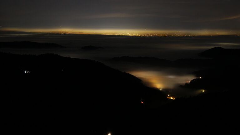 Dieses Bild zeigt eine Webcam-Aufnahme vom Achertal, aufgenommen am Montag, den 22.12.2025 um 00:00 Uhr. Die Temperatur betrug 8.4°C.