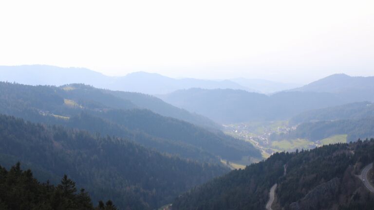 Dieses Bild zeigt eine Webcam-Aufnahme vom Achertal, aufgenommen am Montag, den 23.03.2026 um 16:30 Uhr. Die Temperatur betrug 7.2°C.