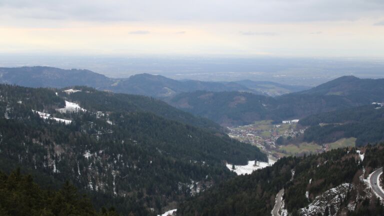 Dieses Bild zeigt eine Webcam-Aufnahme vom Achertal, aufgenommen am Mittwoch, den 14.01.2026 um 14:30 Uhr. Die Temperatur betrug 5.4°C.