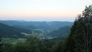 Dieses Bild zeigt eine Webcam-Aufnahme vom Achertal, aufgenommen am Freitag, den 19.06.2026 um 05:30 Uhr. Die Temperatur betrug 22.4°C.