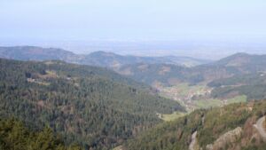 Dieses Bild zeigt eine Webcam-Aufnahme vom Achertal, aufgenommen am Montag, den 06.04.2026 um 10:20 Uhr. Die Temperatur betrug 8.9°C.