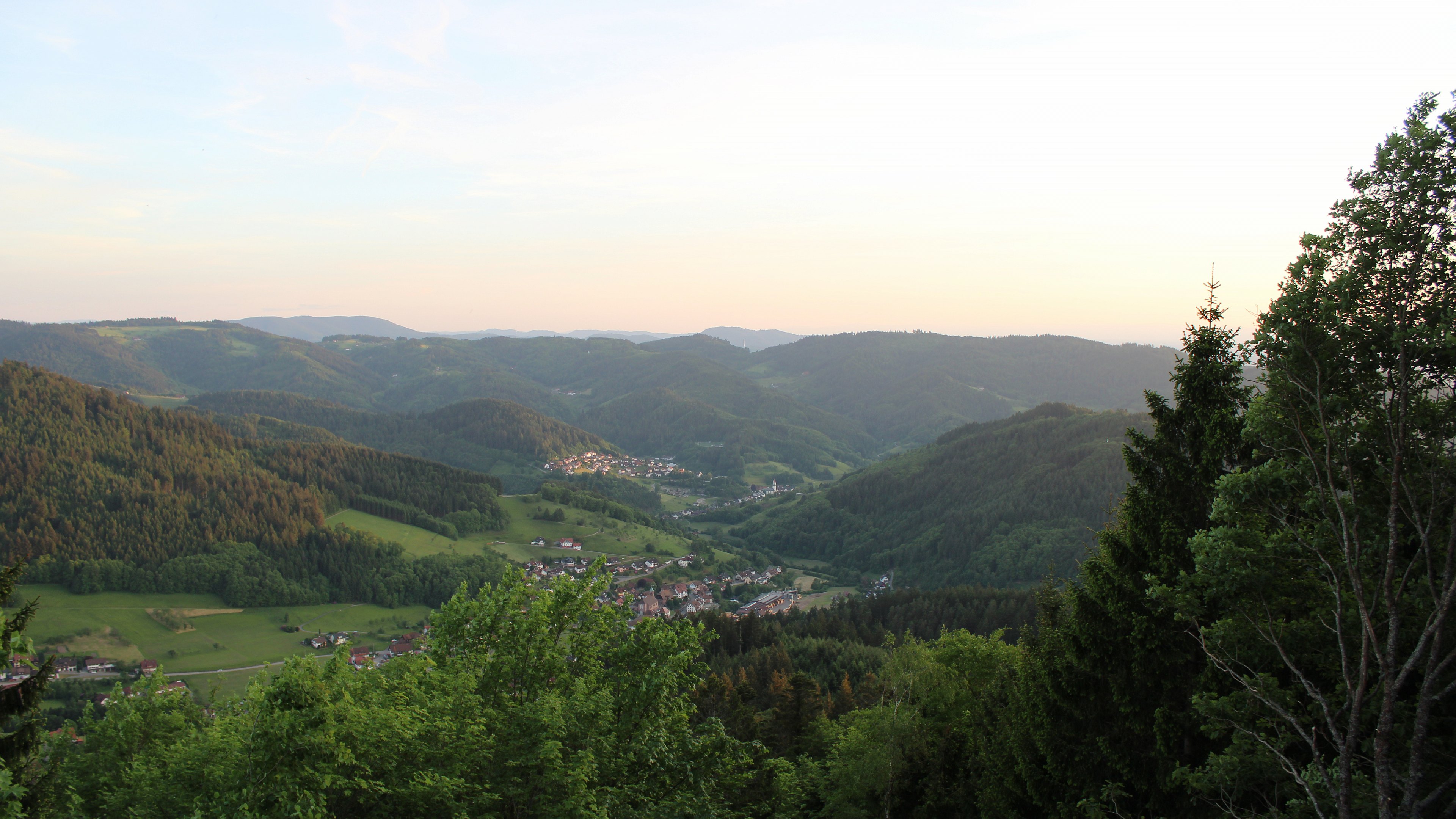 Dieses Bild zeigt eine Webcam-Aufnahme vom Achertal, aufgenommen am Donnerstag, den 21.05.2026 um 20:50 Uhr. Die Temperatur betrug 17.2°C.