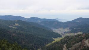 Dieses Bild zeigt eine Webcam-Aufnahme vom Achertal, aufgenommen am Donnerstag, den 04.12.2025 um 13:20 Uhr. Die Temperatur betrug 2.7°C.