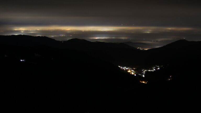 Dieses Bild zeigt eine Webcam-Aufnahme vom Achertal, aufgenommen am Freitag, den 23.01.2026 um 00:00 Uhr. Die Temperatur betrug 3.2°C.