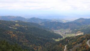 Dieses Bild zeigt eine Webcam-Aufnahme vom Achertal, aufgenommen am Mittwoch, den 15.10.2025 um 14:00 Uhr. Die Temperatur betrug 8.2°C.