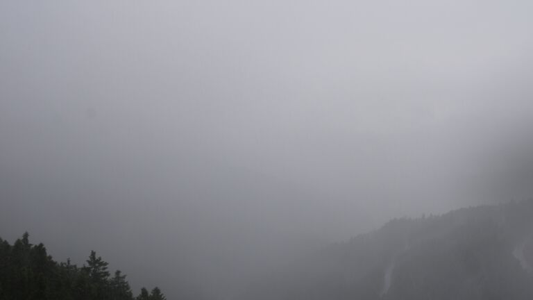 Dieses Bild zeigt eine Webcam-Aufnahme vom Achertal, aufgenommen am Dienstag, den 03.06.2025 um 16:50 Uhr. Die Temperatur betrug 11°C.