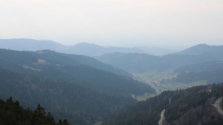 Dieses Bild zeigt eine Webcam-Aufnahme vom Achertal, aufgenommen am Samstag, den 21.03.2026 um 16:20 Uhr. Die Temperatur betrug 6.2°C.