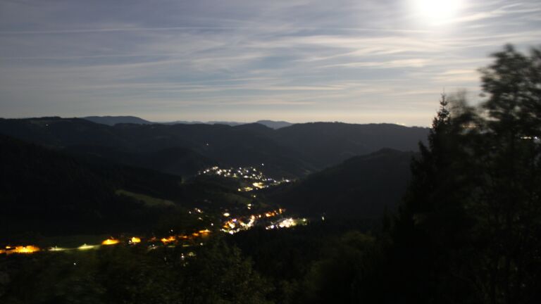 Dieses Bild zeigt eine Webcam-Aufnahme vom Achertal, aufgenommen am Freitag, den 25.09.2026 um 04:00 Uhr. Die Temperatur betrug 10.5°C.
