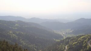 Dieses Bild zeigt eine Webcam-Aufnahme vom Achertal, aufgenommen am Montag, den 27.04.2026 um 19:00 Uhr. Die Temperatur betrug 14.4°C.