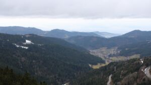 Dieses Bild zeigt eine Webcam-Aufnahme vom Achertal, aufgenommen am Sonntag, den 01.02.2026 um 13:10 Uhr. Die Temperatur betrug 3.6°C.