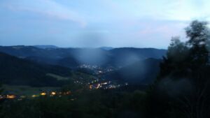 Dieses Bild zeigt eine Webcam-Aufnahme vom Achertal, aufgenommen am Donnerstag, den 16.07.2026 um 22:10 Uhr. Die Temperatur betrug 17.1°C.