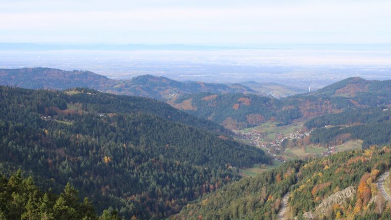 Dieses Bild zeigt eine Webcam-Aufnahme vom Achertal, aufgenommen am Freitag, den 31.10.2025 um 10:10 Uhr. Die Temperatur betrug 10.3°C.