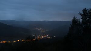 Dieses Bild zeigt eine Webcam-Aufnahme vom Achertal, aufgenommen am Sonntag, den 13.09.2026 um 20:20 Uhr. Die Temperatur betrug 12.4°C.