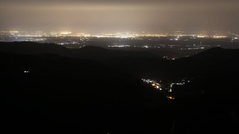 Dieses Bild zeigt eine Webcam-Aufnahme vom Achertal, aufgenommen am Samstag, den 15.11.2025 um 05:40 Uhr. Die Temperatur betrug 11.8°C.