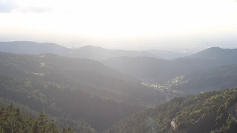 Dieses Bild zeigt eine Webcam-Aufnahme vom Achertal, aufgenommen am Sonntag, den 31.08.2025 um 19:10 Uhr. Die Temperatur betrug 16.8°C.