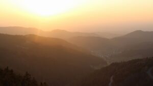 Dieses Bild zeigt eine Webcam-Aufnahme vom Achertal, aufgenommen am Freitag, den 20.03.2026 um 18:20 Uhr. Die Temperatur betrug 7.4°C.