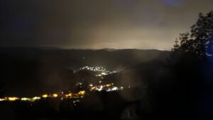 Dieses Bild zeigt eine Webcam-Aufnahme vom Achertal, aufgenommen am Freitag, den 12.06.2026 um 03:00 Uhr. Die Temperatur betrug 8.5°C.
