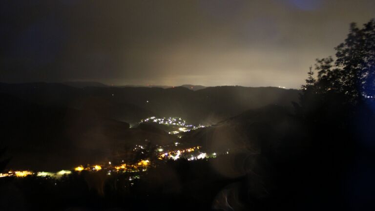 Dieses Bild zeigt eine Webcam-Aufnahme vom Achertal, aufgenommen am Freitag, den 12.06.2026 um 03:00 Uhr. Die Temperatur betrug 8.5°C.