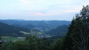 Dieses Bild zeigt eine Webcam-Aufnahme vom Achertal, aufgenommen am Samstag, den 20.06.2026 um 21:20 Uhr. Die Temperatur betrug 27.8°C.