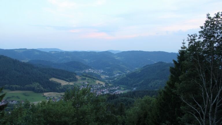 Dieses Bild zeigt eine Webcam-Aufnahme vom Achertal, aufgenommen am Samstag, den 20.06.2026 um 21:20 Uhr. Die Temperatur betrug 27.8°C.
