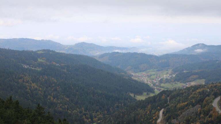 Dieses Bild zeigt eine Webcam-Aufnahme vom Achertal, aufgenommen am Freitag, den 10.10.2025 um 11:40 Uhr. Die Temperatur betrug 8.9°C.