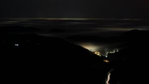 Dieses Bild zeigt eine Webcam-Aufnahme vom Achertal, aufgenommen am Montag, den 19.01.2026 um 23:50 Uhr. Die Temperatur betrug 6.9°C.