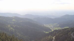 Dieses Bild zeigt eine Webcam-Aufnahme vom Achertal, aufgenommen am Sonntag, den 19.04.2026 um 18:30 Uhr. Die Temperatur betrug 8.1°C.